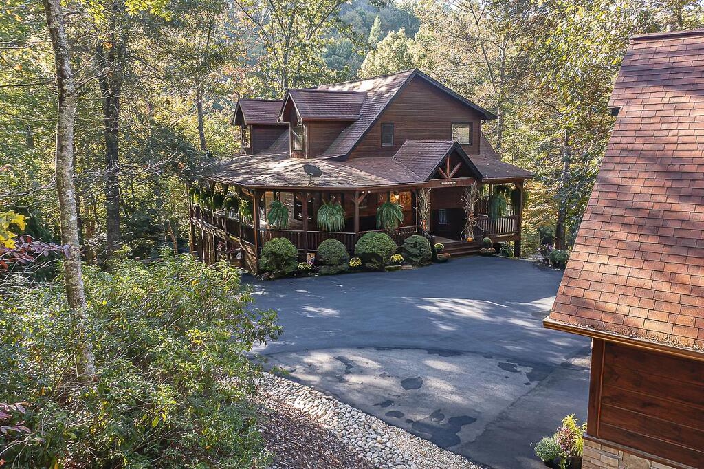 1934 Mountain Tops Road Property Photo 3