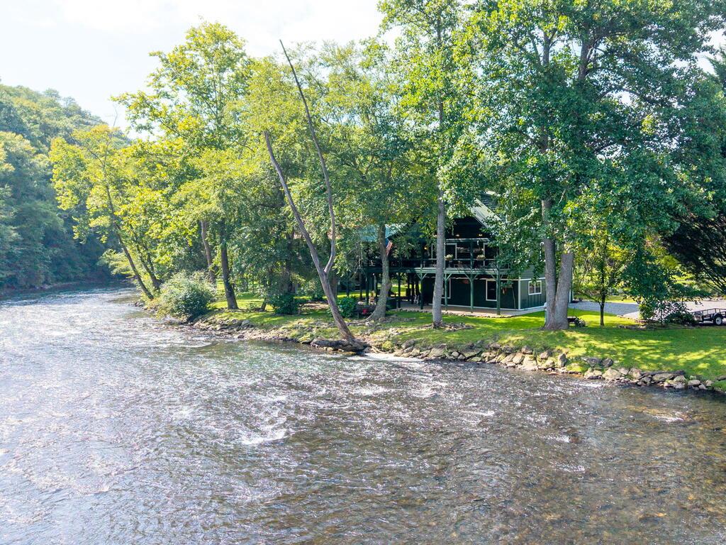 322 Theron Mccray Road Property Photo 1