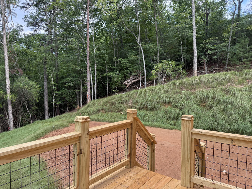 121 Surrey Trail Property Photo 5