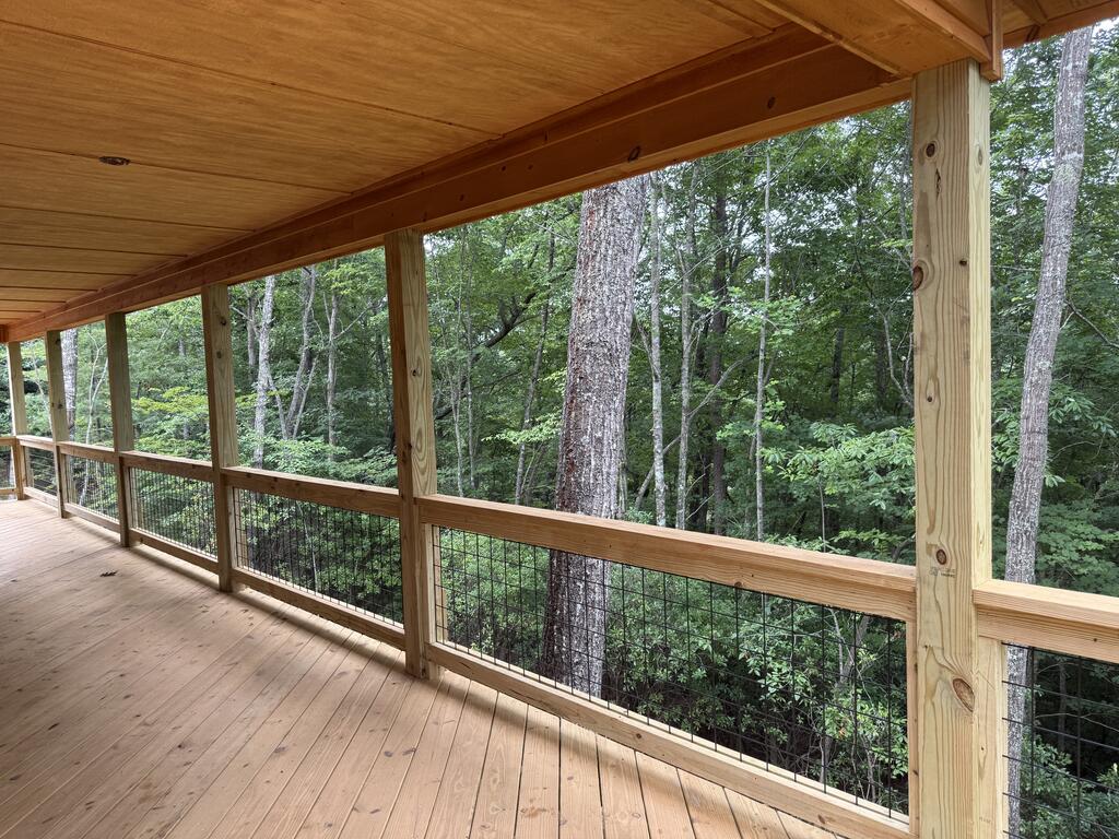 121 Surrey Trail Property Photo 6