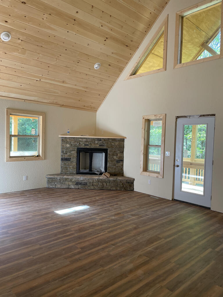 121 Surrey Trail Property Photo 11