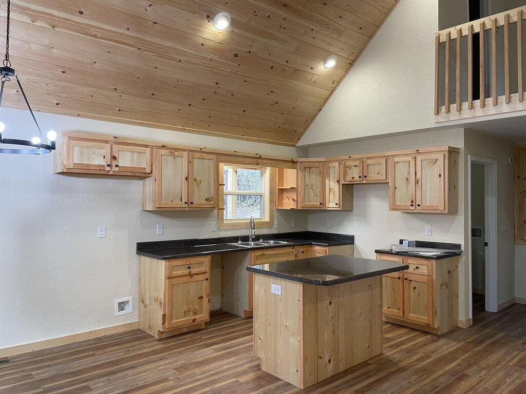 121 Surrey Trail Property Photo 12