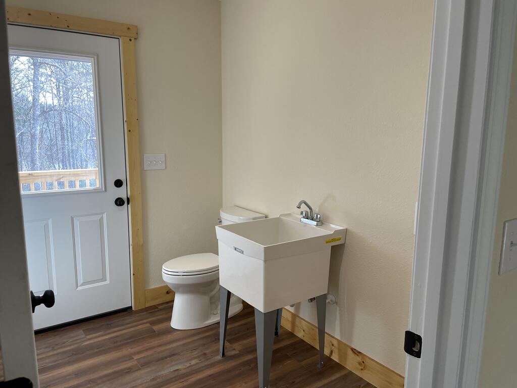 121 Surrey Trail Property Photo 14