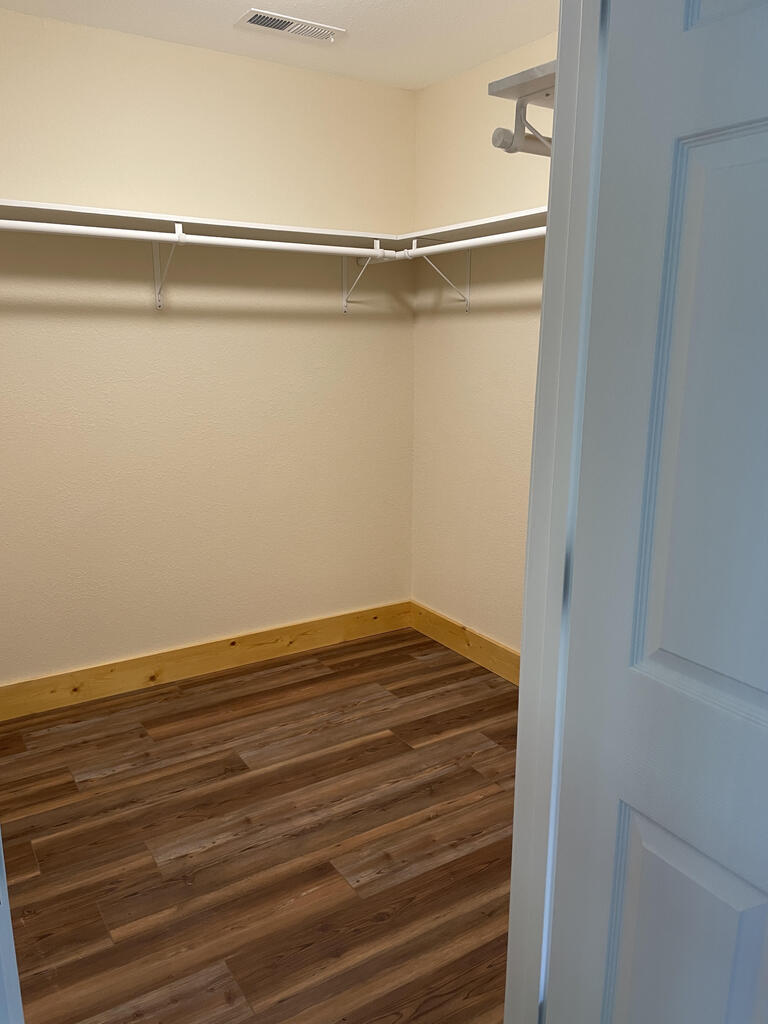 121 Surrey Trail Property Photo 16