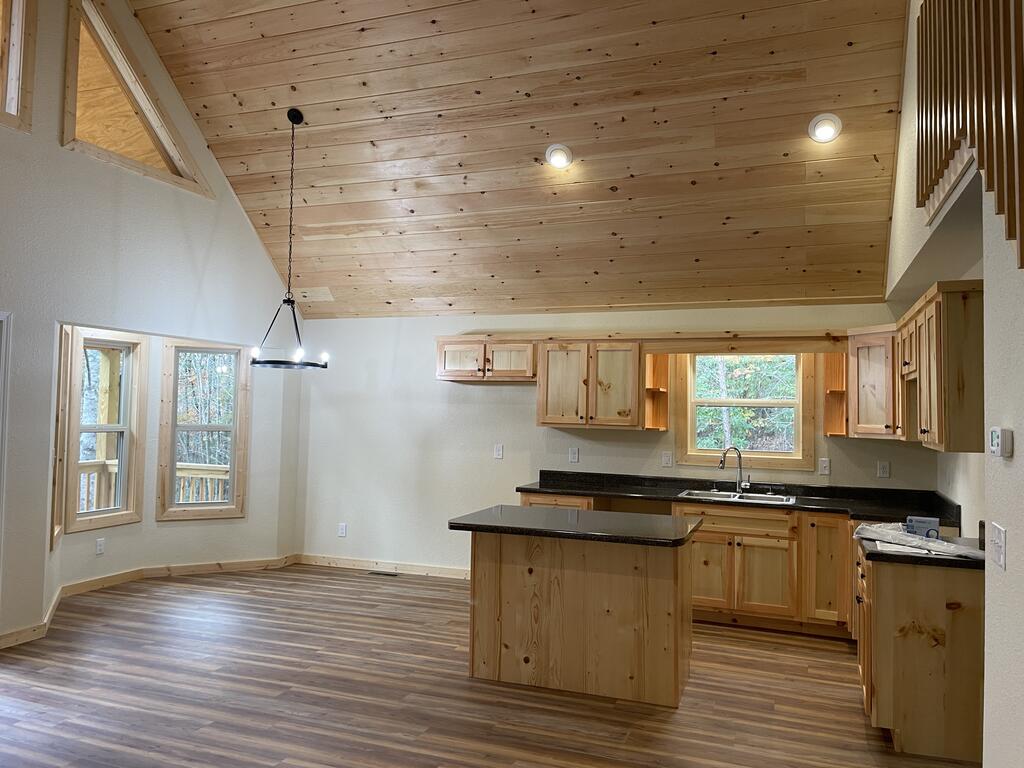 121 Surrey Trail Property Photo 18