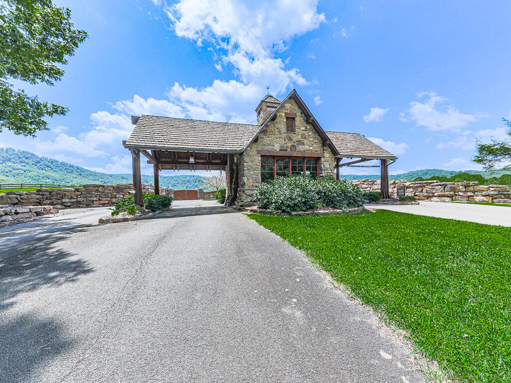 201 Mountainside Parkway Property Photo 6