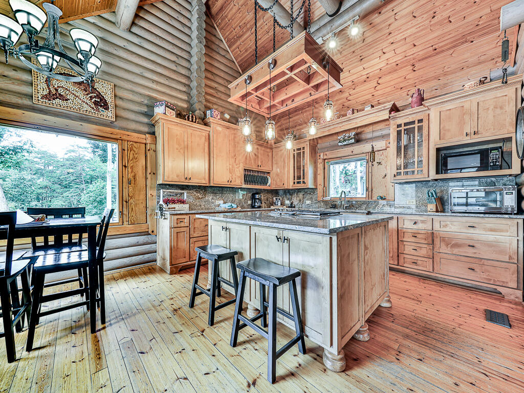 201 Mountainside Parkway Property Photo 11