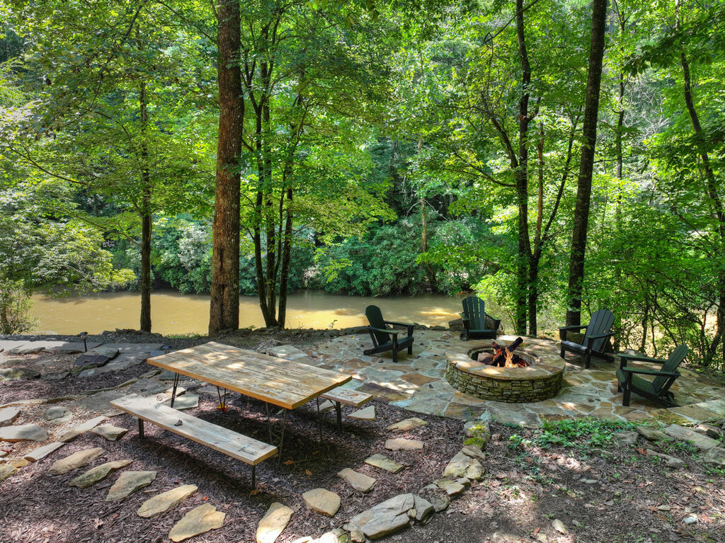 46 Private Drive Property Photo 4