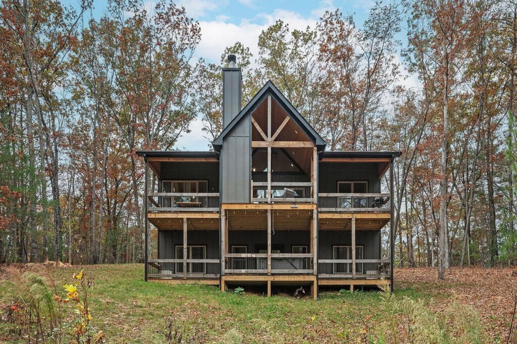 284 Lees Ride Property Photo 1