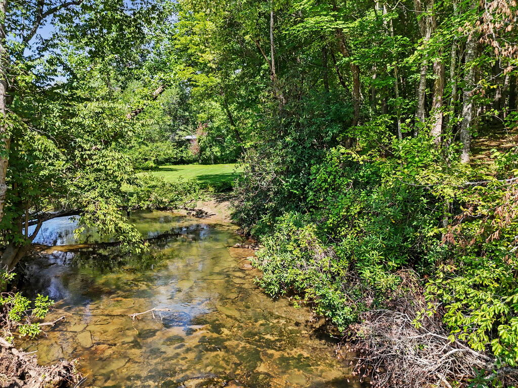 526 Mcdonald Road Property Photo 8