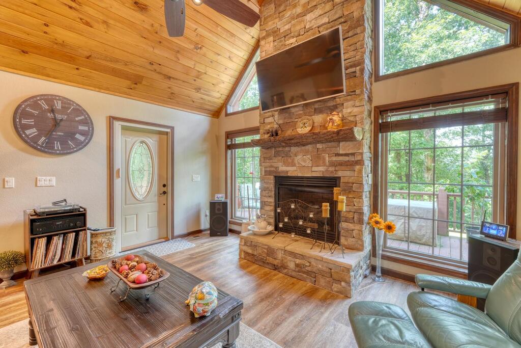 2592 Caney Creek Road Property Photo 14