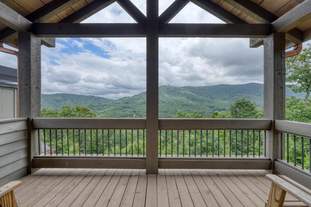 561 Deer Crest Road Property Photo 2