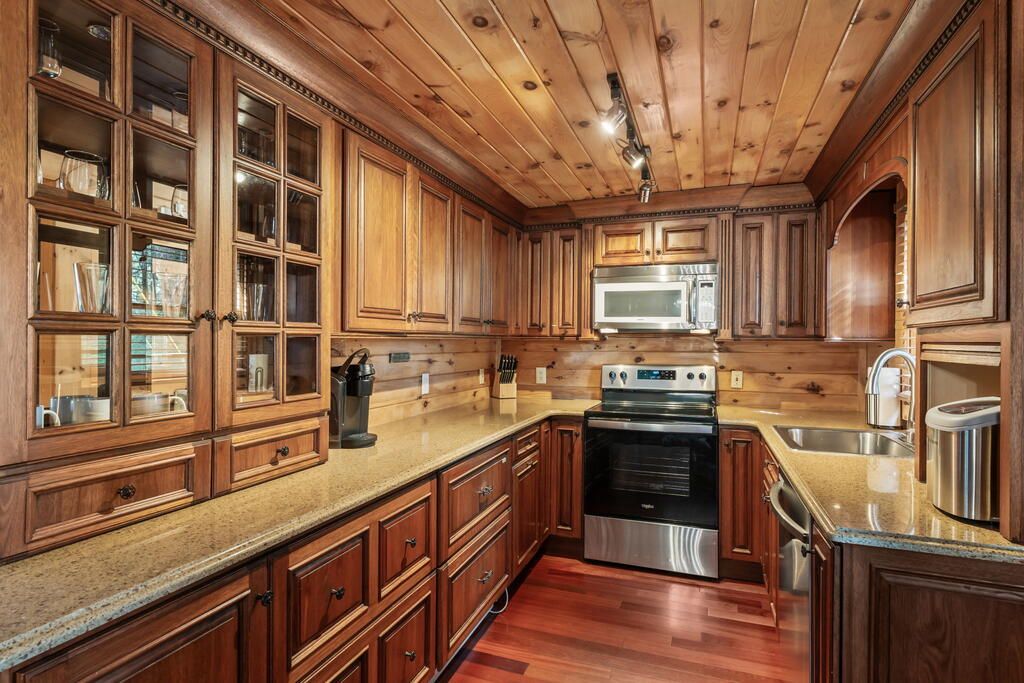 11 Amy Creek Property Photo 11