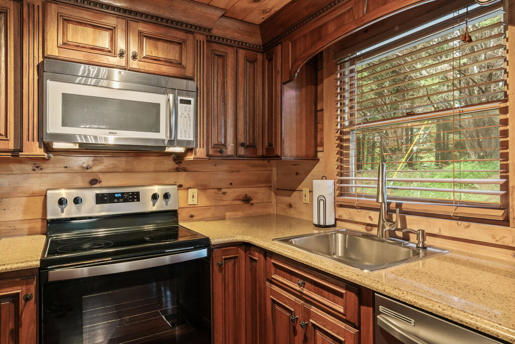 11 Amy Creek Property Photo 12