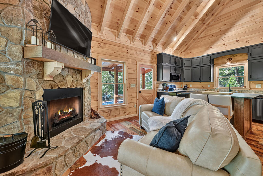 407 Arrowhead Pass Property Photo 3