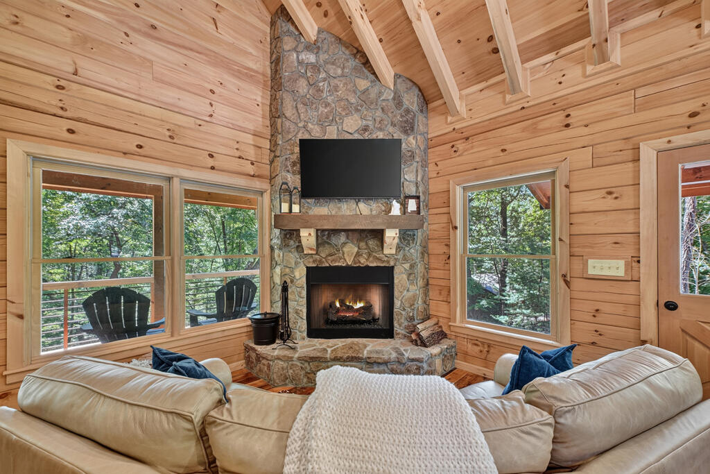 407 Arrowhead Pass Property Photo 5