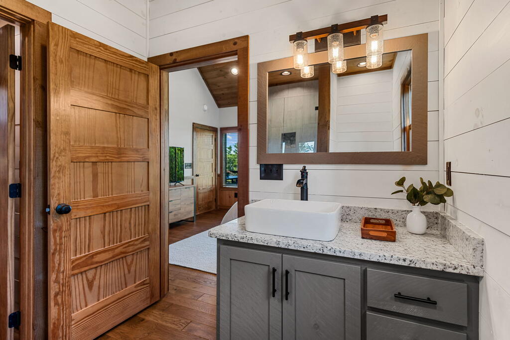 107 Fish Tale Cove Property Photo 35