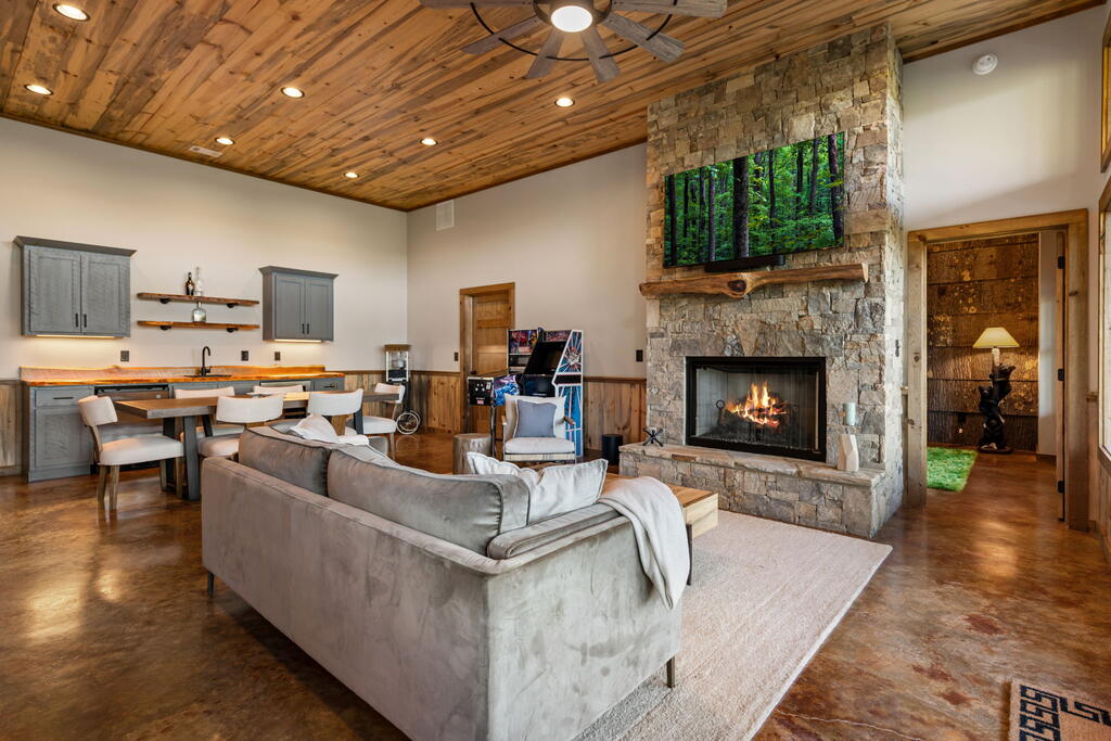 107 Fish Tale Cove Property Photo 41