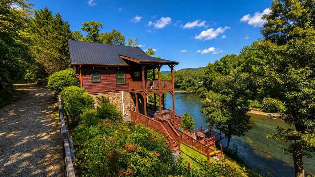 65 Running Waters Trail Property Photo 1