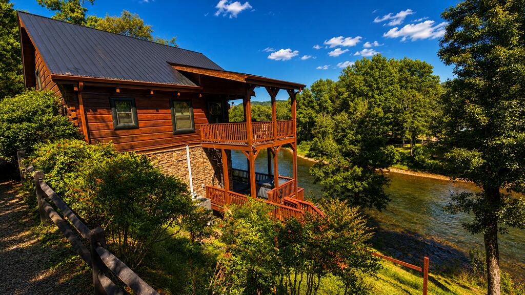 65 Running Waters Trail Property Photo 3