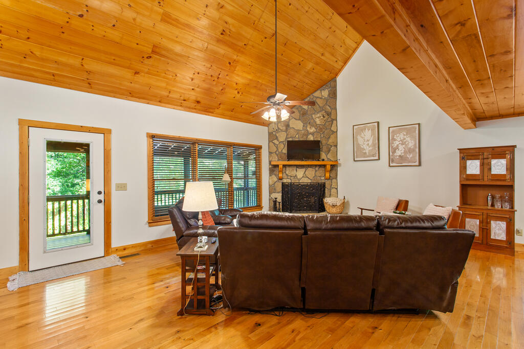 56 Robin Lake Drive Property Photo 10