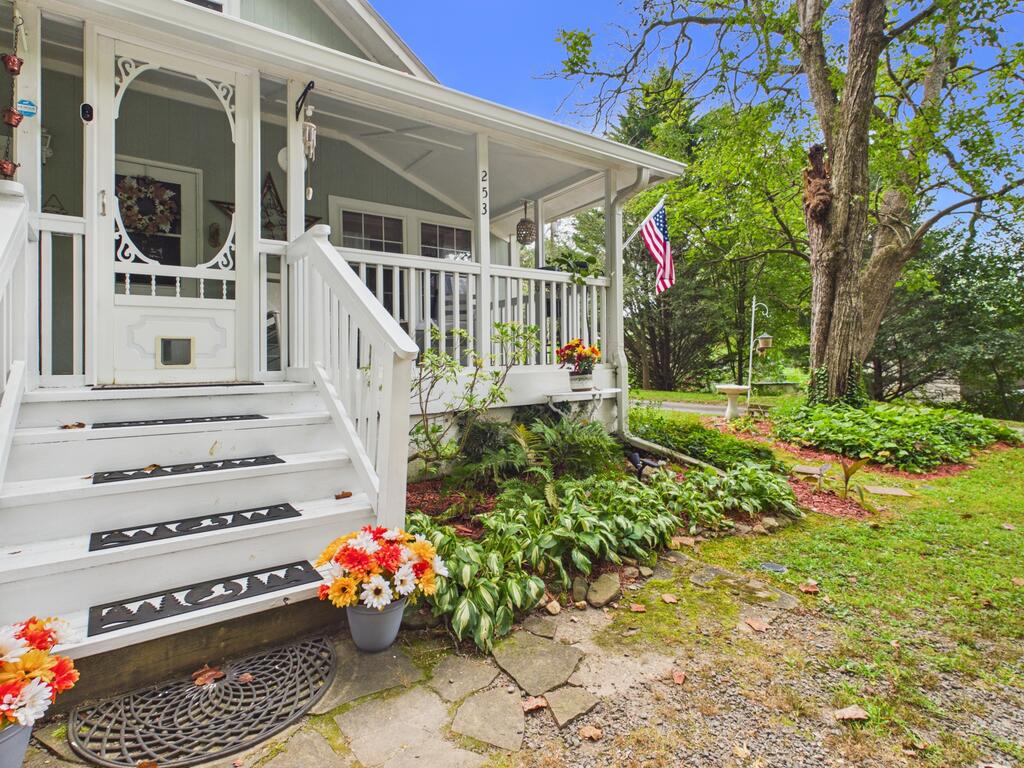 253 Truett Camp Road Property Photo 3