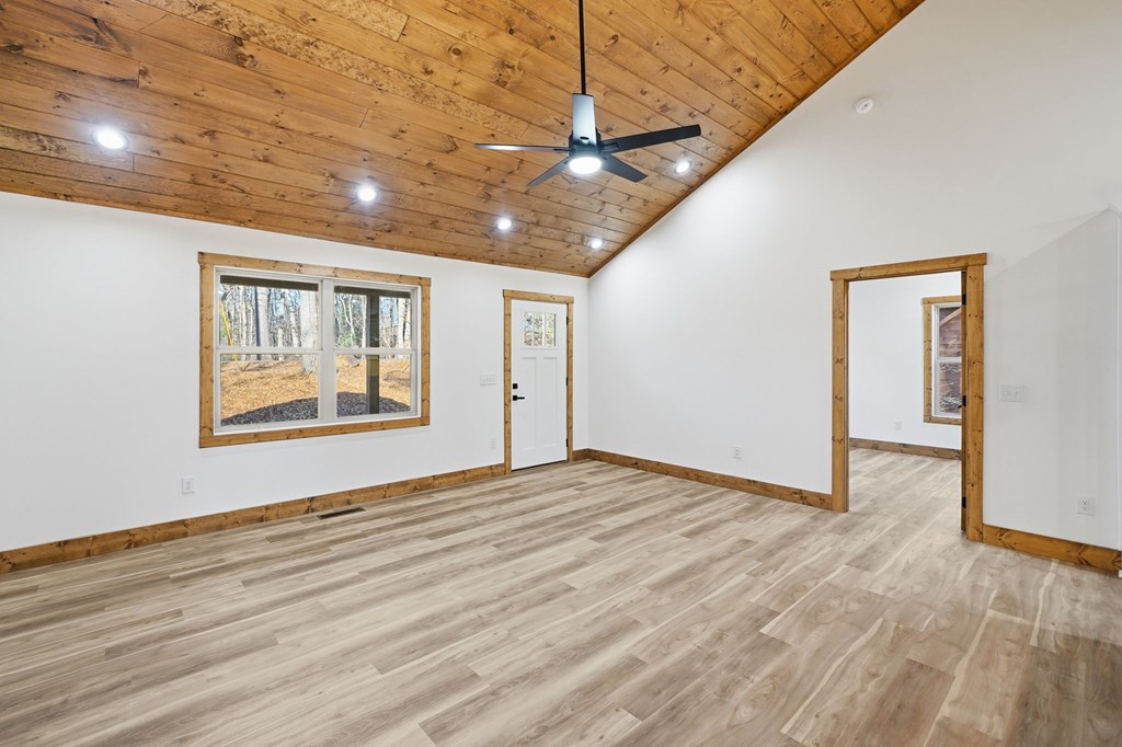 1883 Newport Drive Property Photo 9