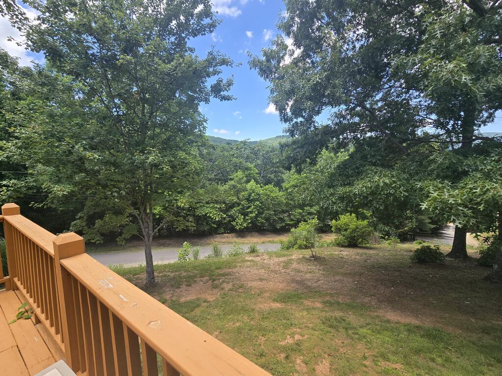 33 Fieldcrest Drive Property Photo 2