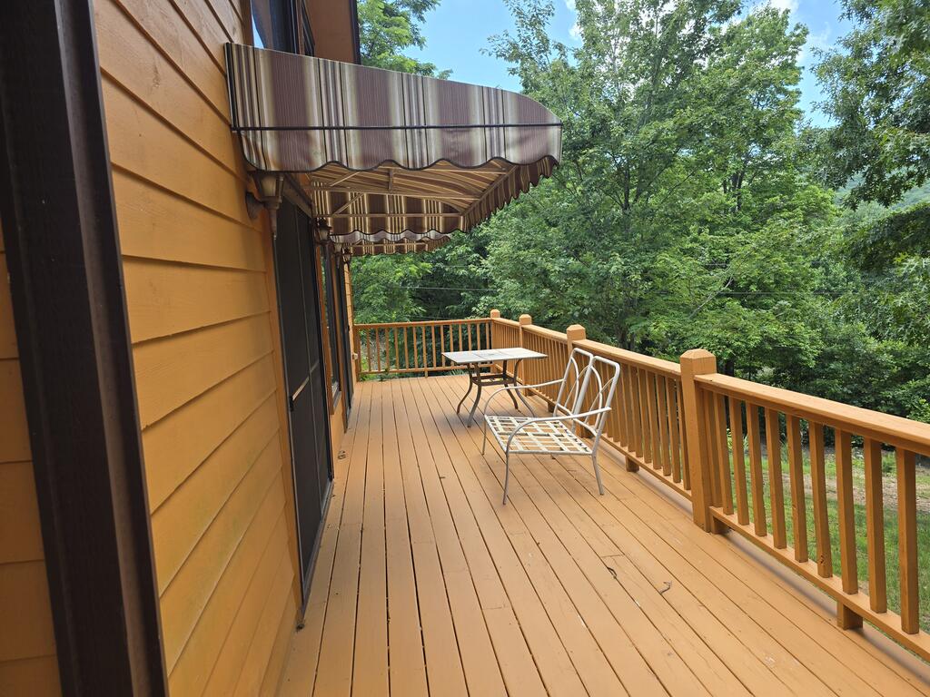 33 Fieldcrest Drive Property Photo 3