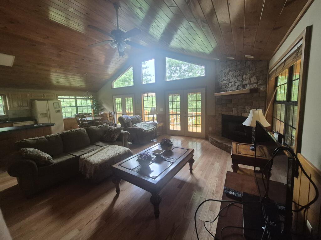 33 Fieldcrest Drive Property Photo 9