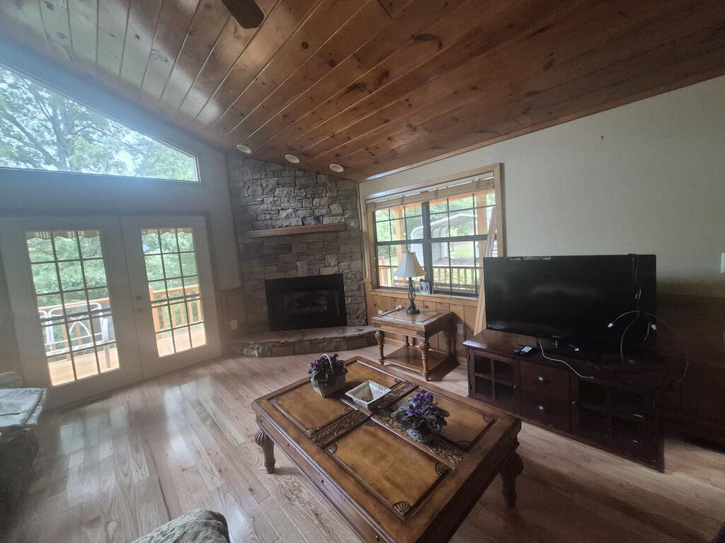 33 Fieldcrest Drive Property Photo 11