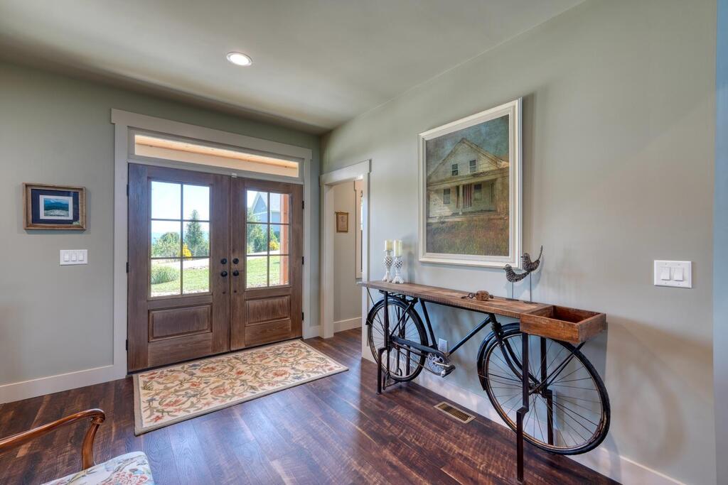 921 Ridge Pointe Way Property Photo 3