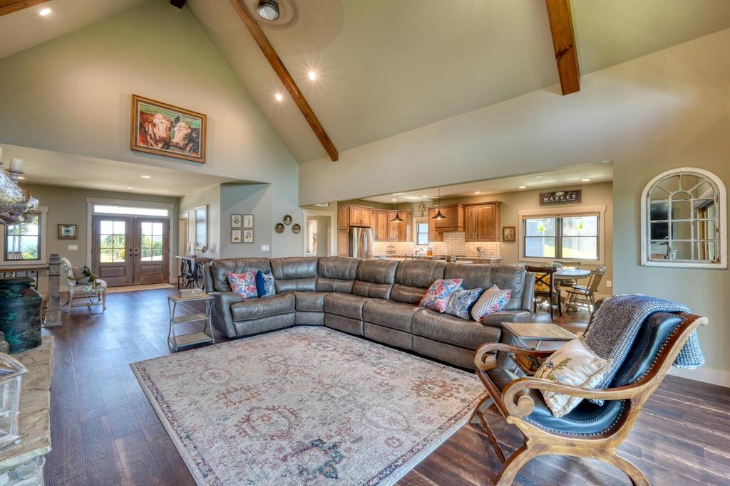 921 Ridge Pointe Way Property Photo 6