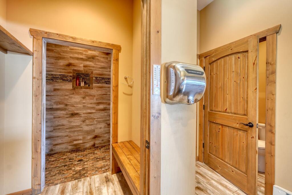 921 Ridge Pointe Way Property Photo 77