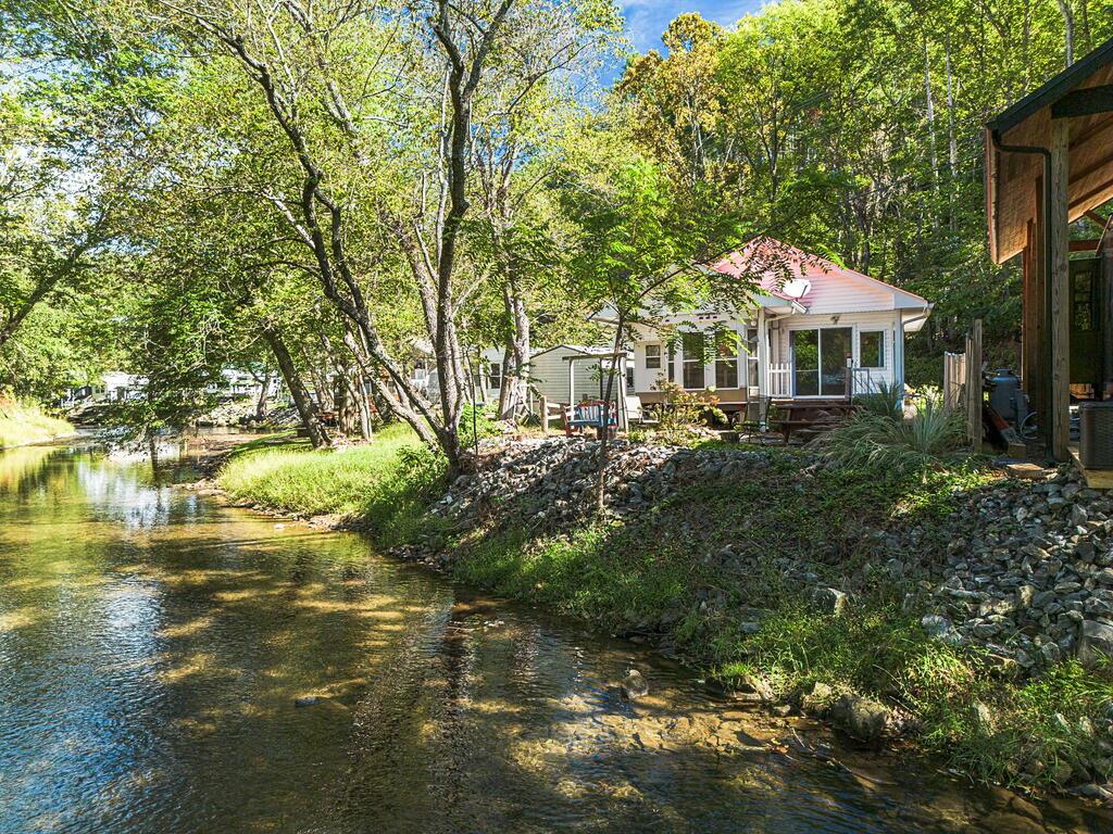4184 River Bank Run Property Photo 1