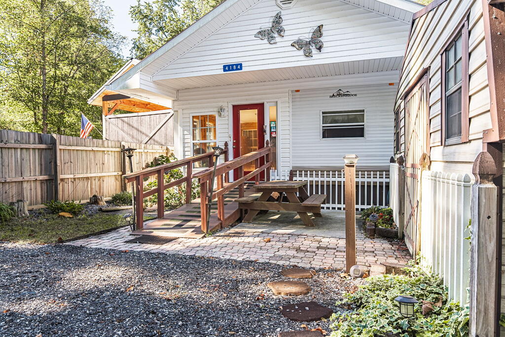 4184 River Bank Run Property Photo 5