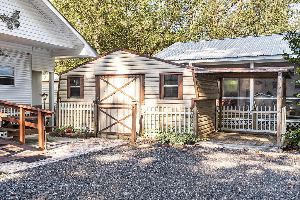 4184 River Bank Run Property Photo 6