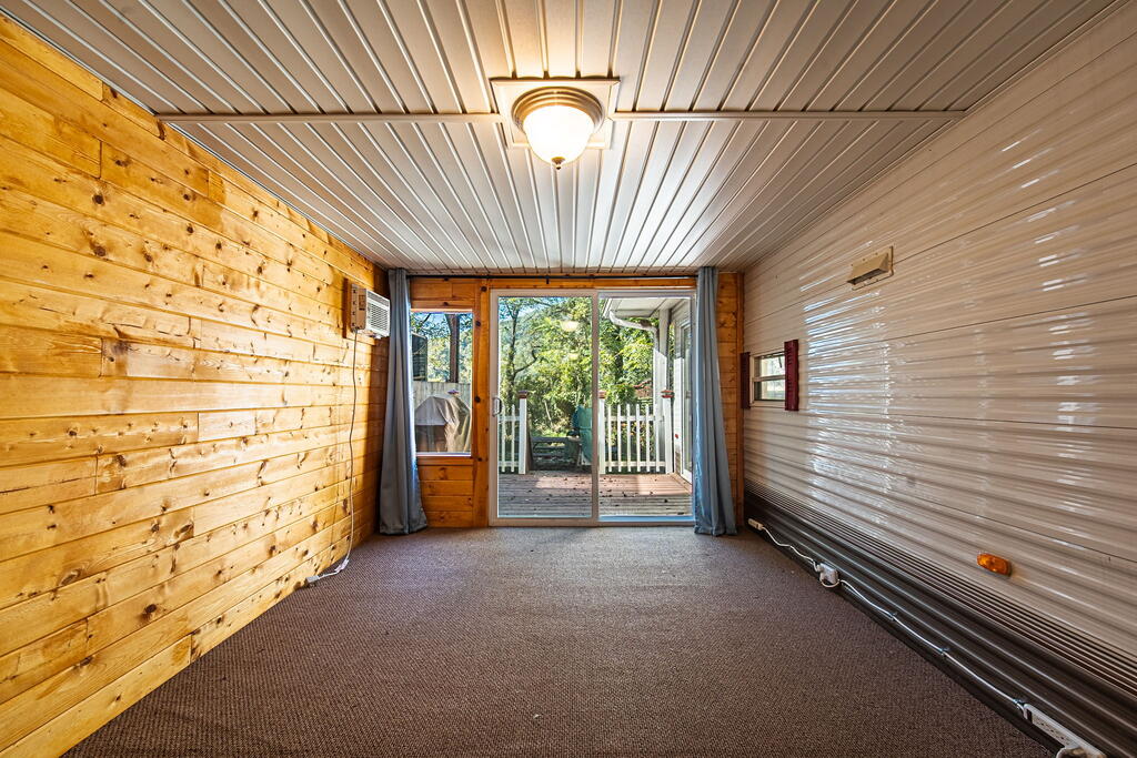 4184 River Bank Run Property Photo 9