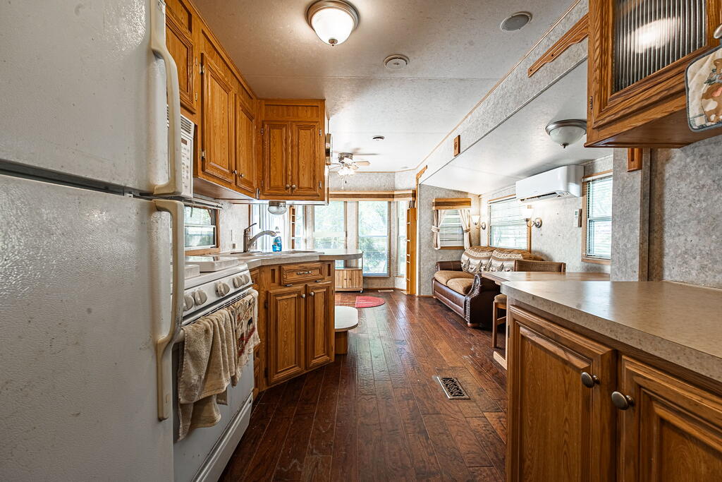 4184 River Bank Run Property Photo 10