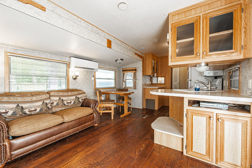 4184 River Bank Run Property Photo 11