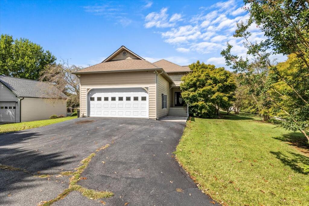 324 Sims Circle Property Photo 1