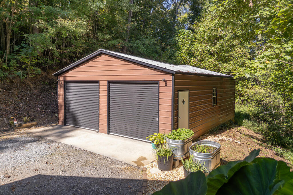 327 Eagles Nest Lane Property Photo 15