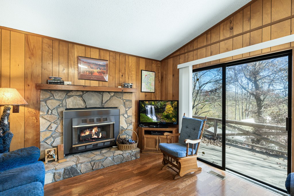 668 Tay Walk Way Property Photo 3