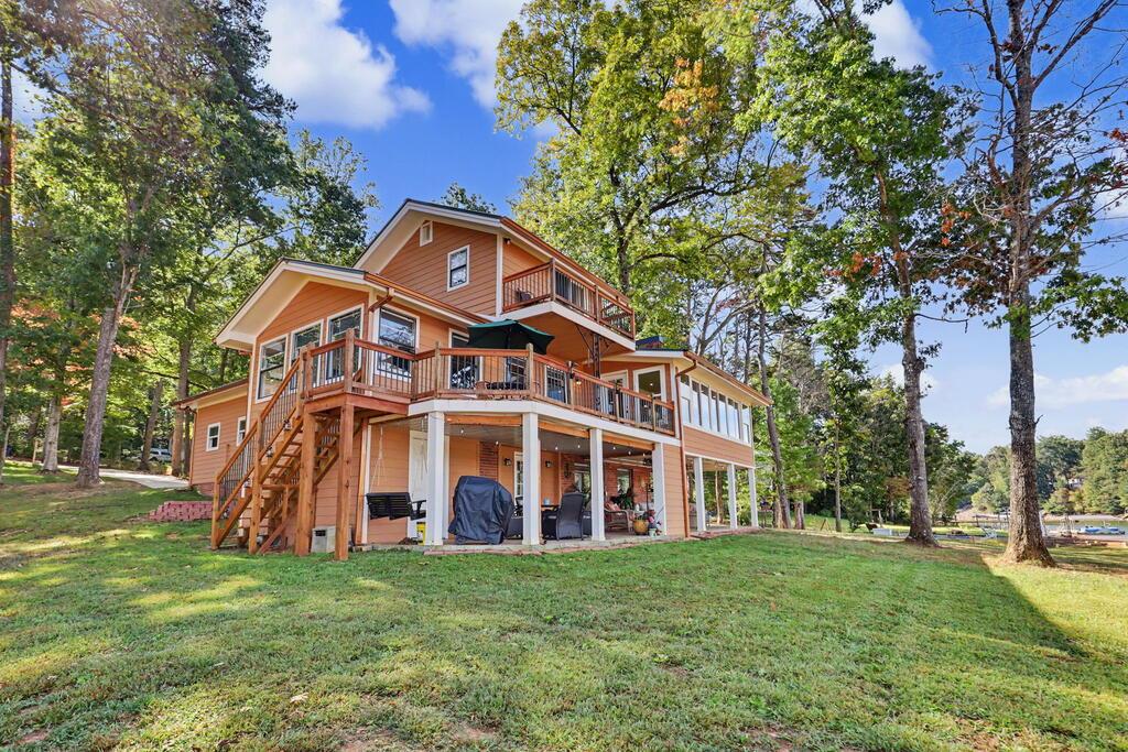 332 Piney Point Road Property Photo 1