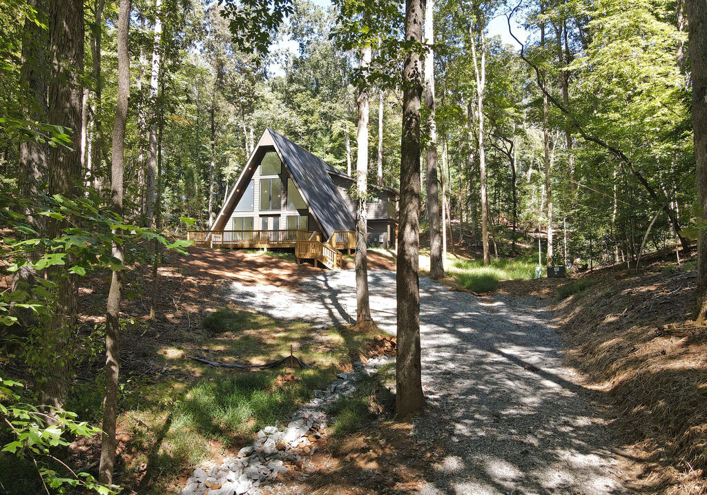 211 E Goldmine Drive Property Photo 2
