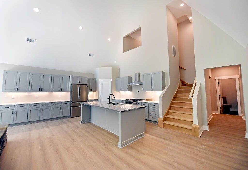 211 E Goldmine Drive Property Photo 13