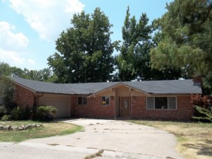 925 CREST Lane Property Photo 1