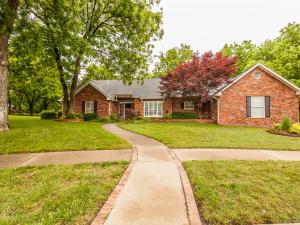 1513 Lakeview Circle Property Photo 1