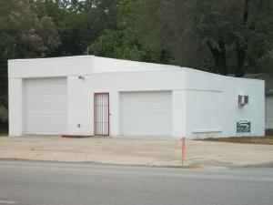1104 NE 1st Street Property Photo 1