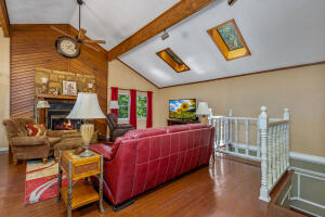 451642 Goshawk Lane Property Photo 13